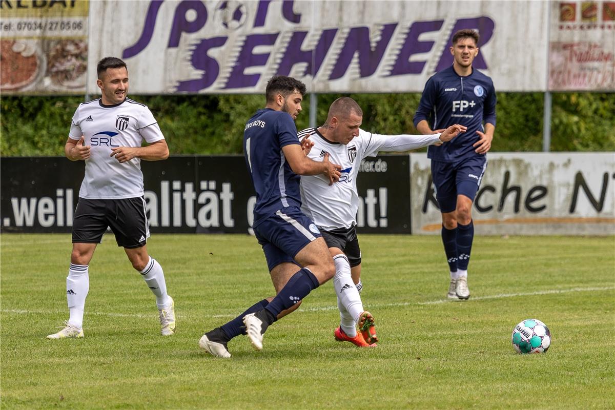 Bilal Benguia (Young Boys Reutlingen #04) und Christian Mijic (FC Gaertringen #0...