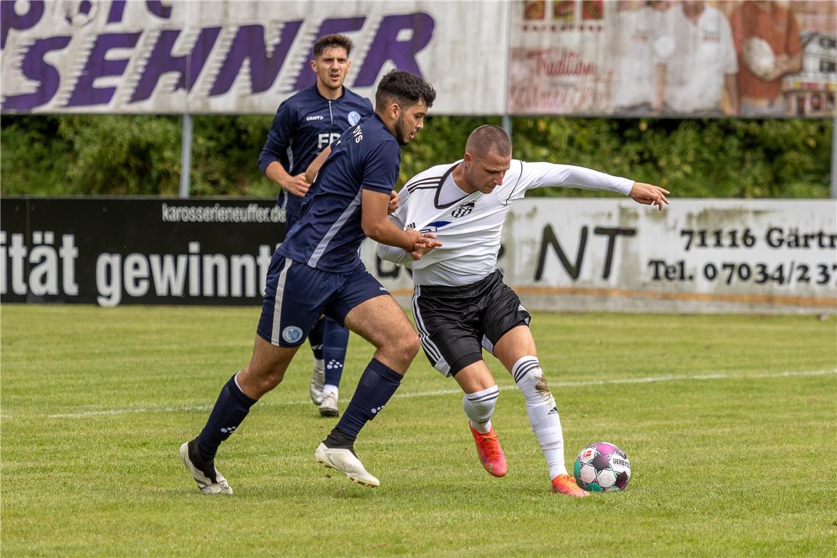 Bilal Benguia (Young Boys Reutlingen #04) und Christian Mijic (FC Gaertringen #0...