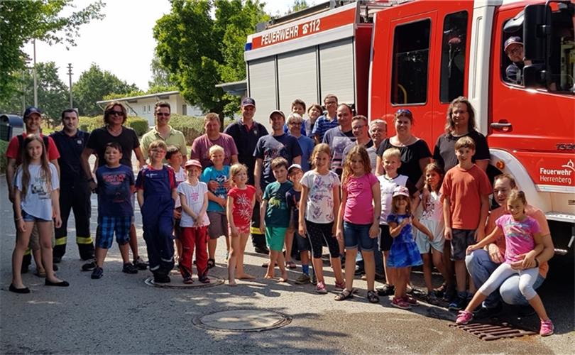 Eltern und Kinder erleben in Haslach die Feuerwehr hautnah