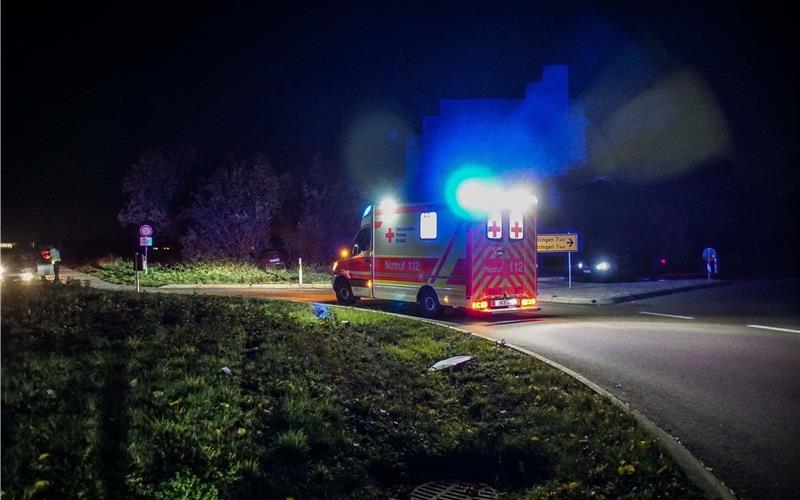 Unfall bei Gärtringen: Vom Kreisverkehr ins Gebüsch