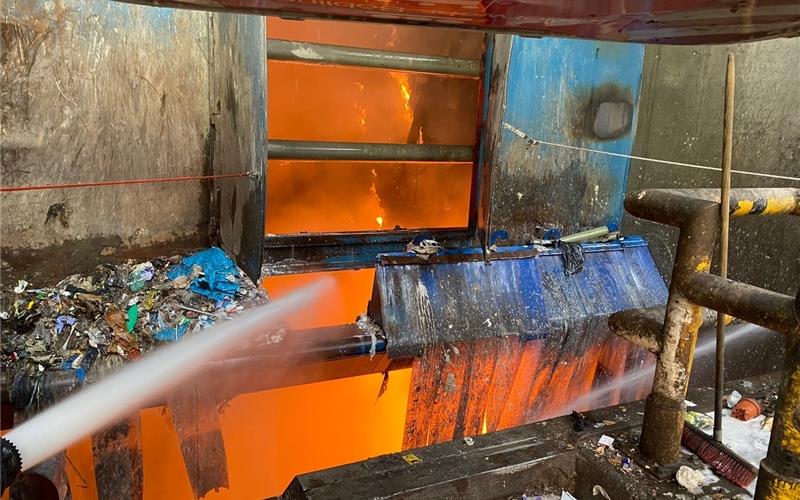 Brand im Böblinger Müllbunker nach vier Tagen gelöscht Brand im Böblinger Müllbunker nach vier Tagen gelöscht