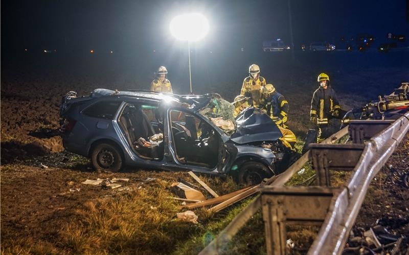 Mehrere Schwerverletzte nach Frontalzusammenstoß