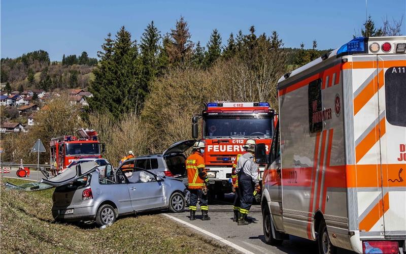 Bei Sulz am Eck: Auf Gegenfahrbahn gegen Mercedes geprallt Bei Sulz am Eck: Auf Gegenfahrbahn gegen Mercedes geprallt