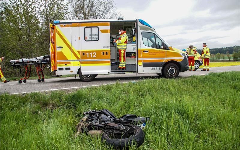 Motorradfahrer bei Unfall in Jettingen schwer verletzt: Hubschrauber im Einsatz