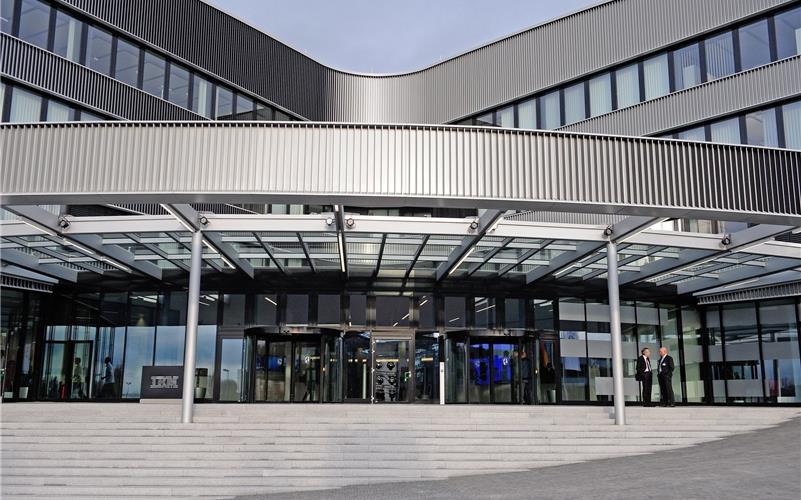 Europas schnellster Quantencomputer: Merkel spricht bei IBM in Ehningen Europas schnellster Quantencomputer: Merkel spricht bei IBM in Ehningen