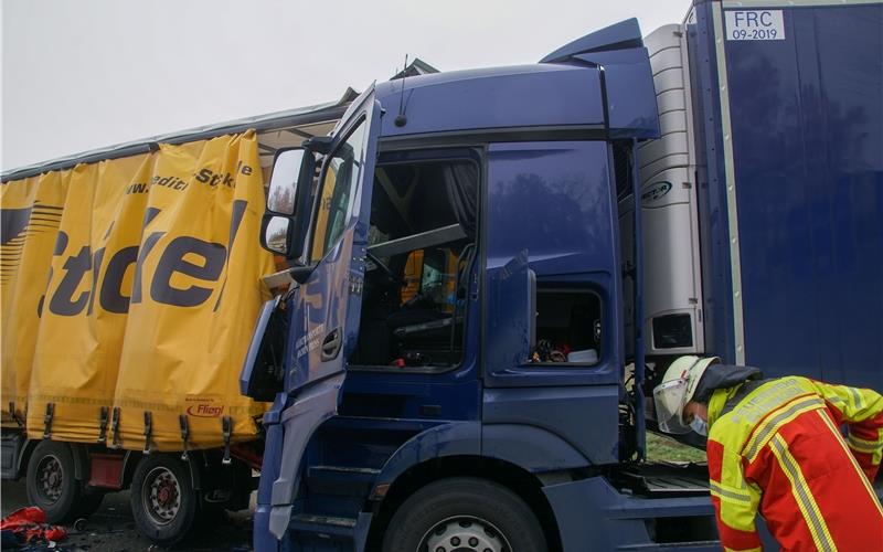 Unfall auf der A 81 bei Hildrizhausen: Zwei Lkw-Fahrer werden verletzt