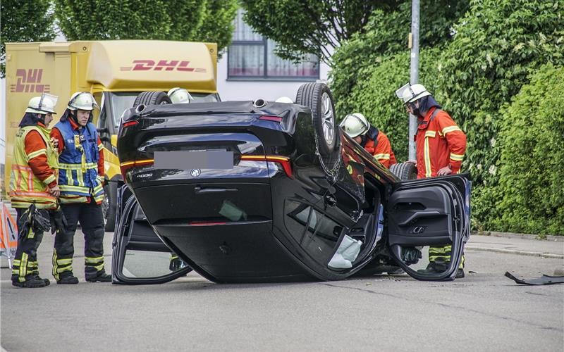 Baum wird nach Unfall gefällt 