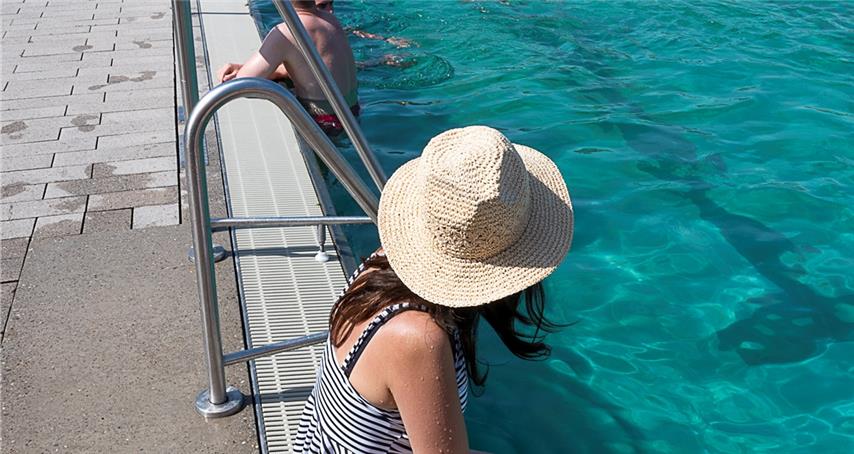 Stadt drosselt Wassertemperaturen: Im Naturbad Herrenberg wird es jetzt frischer 