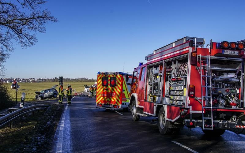 Vier Verletzte bei schwerem Verkehrsunfall zwischen Deckenpfronn und Gärtringen