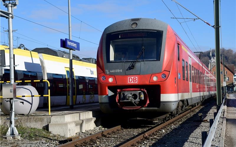 Stopfarbeiten
an den Weichen Stopfarbeiten
an den Weichen