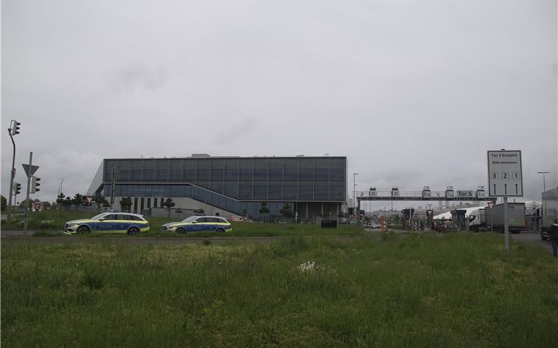 Zwei Tote nach Schießerei am Morgen im Sindelfinger Daimler-Werk Zwei Tote nach Schießerei am Morgen im Sindelfinger Daimler-Werk