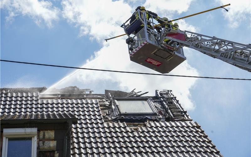 Im Obergeschoss bricht Feuer aus