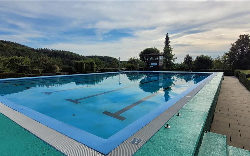 Entringer Freibad ist
auch heute geschlossen Entringer Freibad ist
auch heute geschlossen