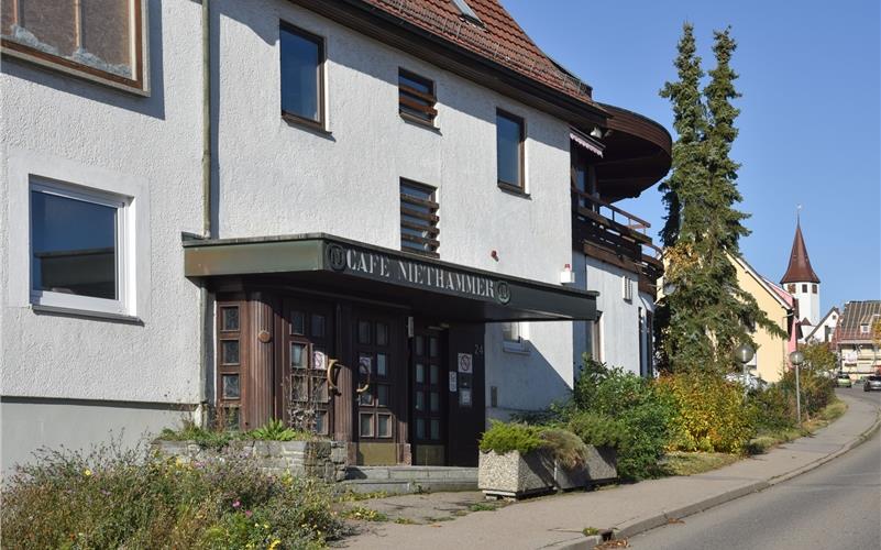 Unbekannte werfen mit Eiern vor Jettinger Flüchtlingsunterkunft Unbekannte werfen mit Eiern vor Jettinger Flüchtlingsunterkunft