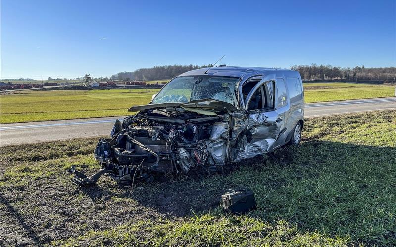 Zwei Verletzte nach Frontalkollision auf der B296 Zwei Verletzte nach Frontalkollision auf der B296
