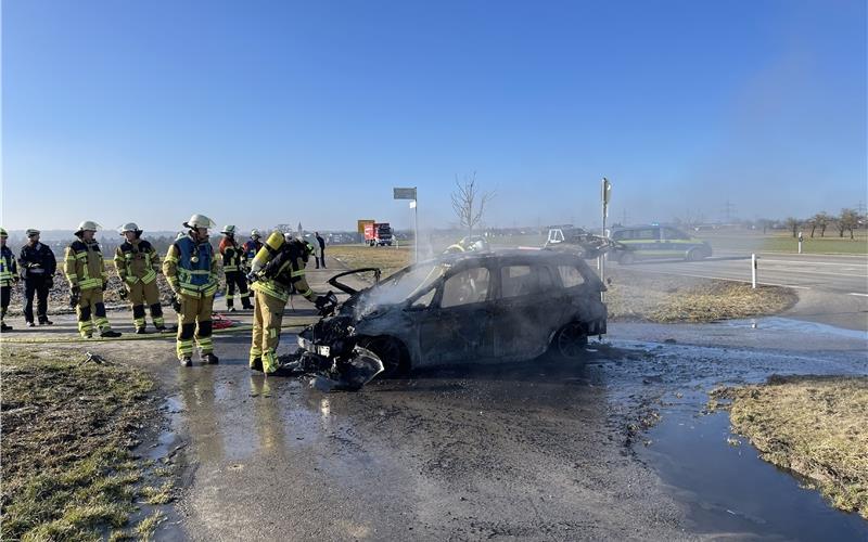 Auto gerät zwischen Nufringen und Kuppingen plötzlich in Vollbrand Auto gerät zwischen Nufringen und Kuppingen plötzlich in Vollbrand