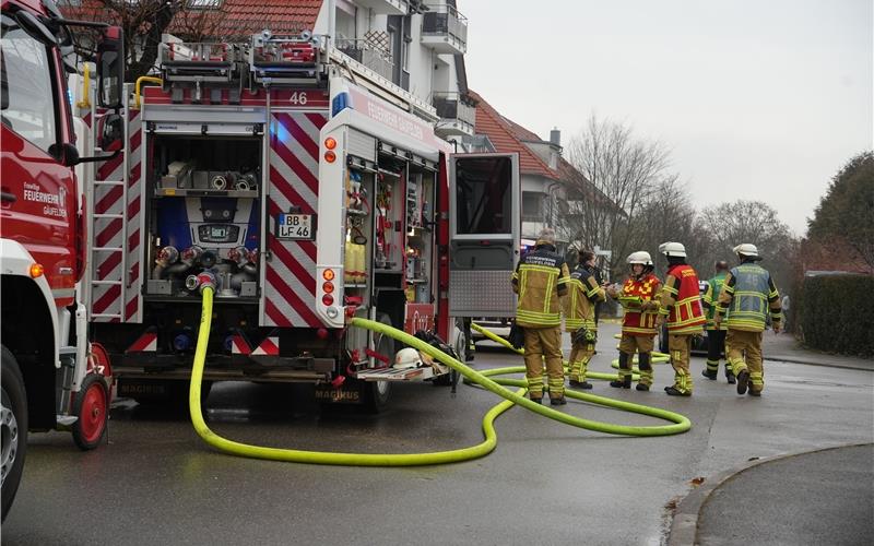Feuerwehr evakuiert Wohnhäuser wegen defekter Gasleitung in Nebringen Feuerwehr evakuiert Wohnhäuser wegen defekter Gasleitung in Nebringen