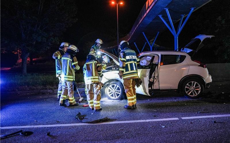 Schwerer Verkehrsunfall beim Wenden im Kreisverkehr