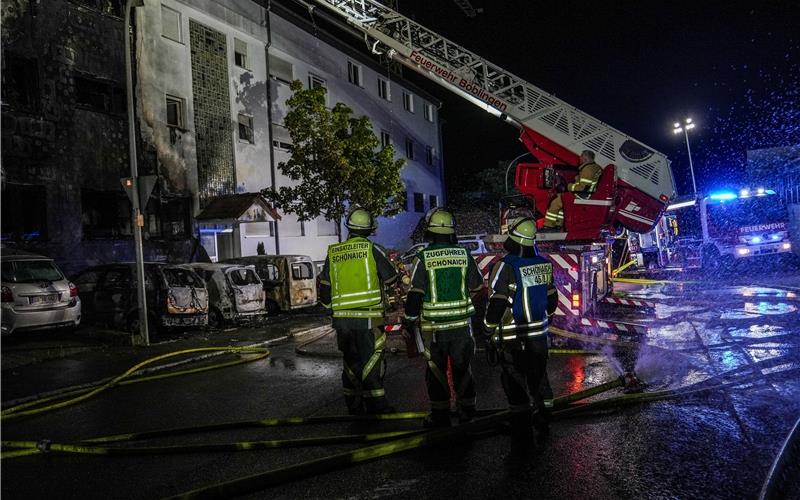 Großbrand in Schönaich: Zwei Menschen müssen ins Krankenhaus Großbrand in Schönaich: Zwei Menschen müssen ins Krankenhaus
