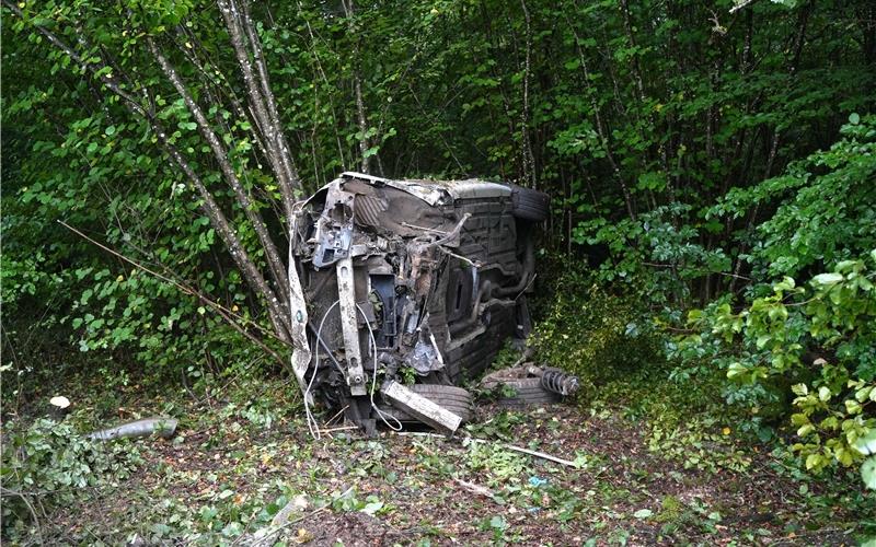 Auto überschlägt sich zwischen Herrenberg und Jettingen Auto überschlägt sich zwischen Herrenberg und Jettingen