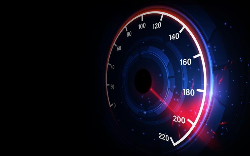 Polizei ermittelt nach verbotenem Autorennen auf dem Flugfeld 