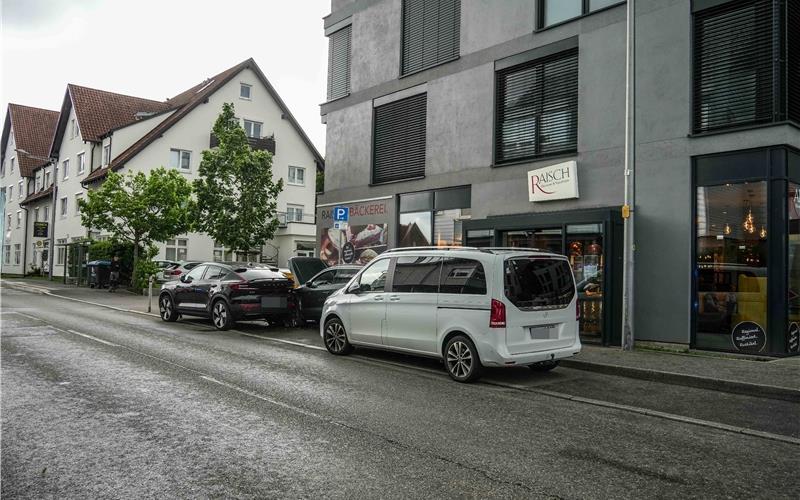 Schwerer Unfall in Dagersheim: Gärtner gegen Auto geschleudert