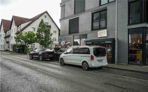 Schwerer Unfall in Dagersheim: Gärtner gegen Auto geschleudert