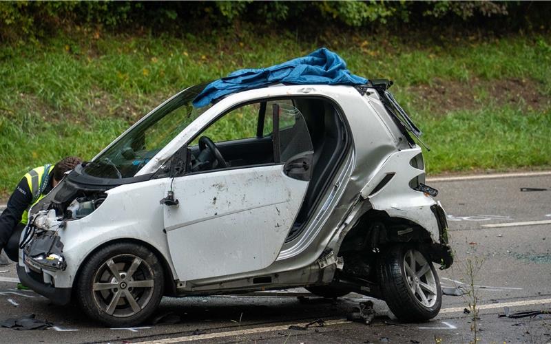 21-jähriger Smart-Fahrer verliert bei Unfall in Sindelfingen sein Leben 
