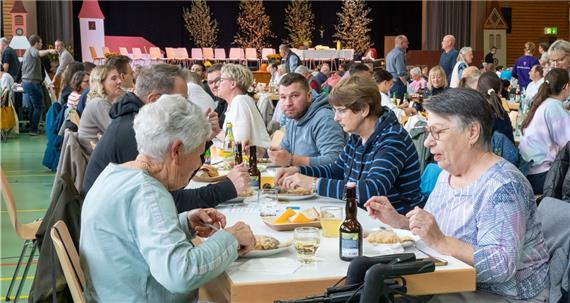 Die einen genießen, die anderen protestieren