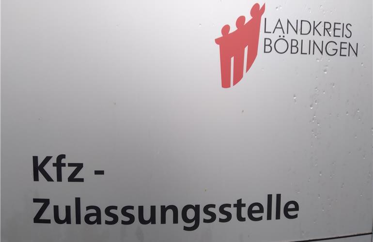 Ab 1. Dezember nur noch bargeldlose Zahlung in den Kfz-Außenstellen möglich