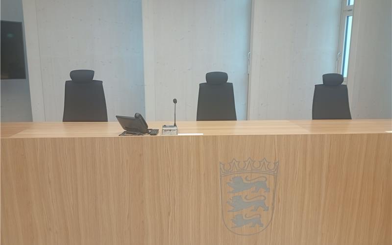 Bewohner springt vor Angst aus dem Fenster