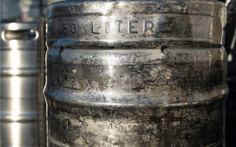 Durstige Einbrecher? 20 Bierfässer gestohlen in Nufringer Getränkemarkt - sie waren aber leer! 