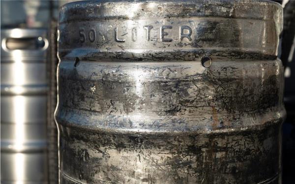 Durstige Einbrecher? 20 Bierfässer gestohlen in Nufringer Getränkemarkt - sie waren aber leer!