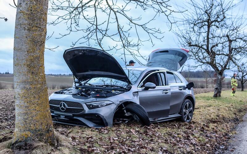 Leicht verletzte Person nach Frontalzusammenstoß bei Nebringen 