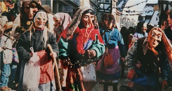 Erste Masken vom Taschengeld bezahlt