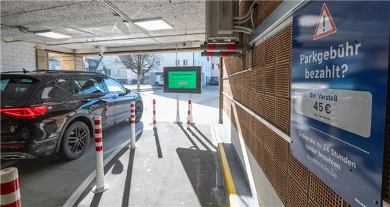 Scannen statt Schranke und Papierticket