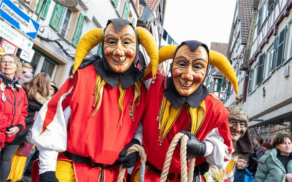 Verkehrsbehinderungen in Herrenberg wegen Fasnetsumzug und Krämermarkt