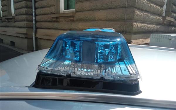 Zwei Männer rauben Geld in einem Tübinger Friseursalon