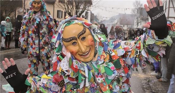 Buntes Spektakel entschädigt für Dauerregen