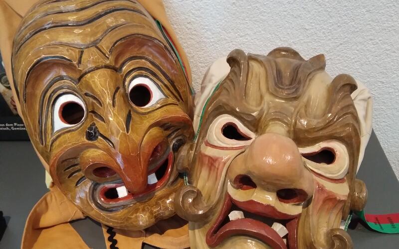 Rauchfackel trifft 17-Jährige beim Fasnetsumzug in Böblingen