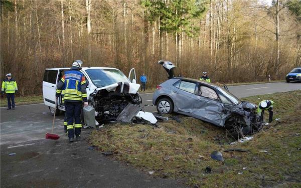 Frontalzusammenstoß zwischen Gärtringen und Deufringen