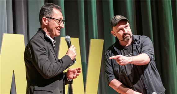 Dodokay fühlt Cem Özdemir auf den Zahn