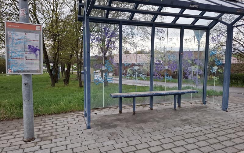 Hoher Schaden nach Graffiti-Schmierereien in Mönchberg und Kayh 