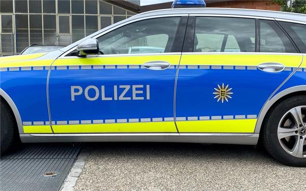 Vorfall in Böblingen: Frau tanzt am Gleisbett, bis die Polizei eingreift