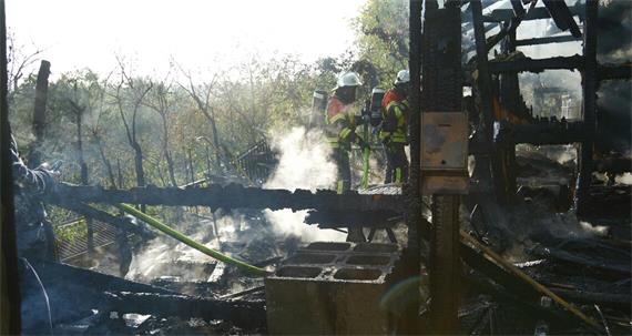 Gartenhäuschen fällt Flammen zum Opfer