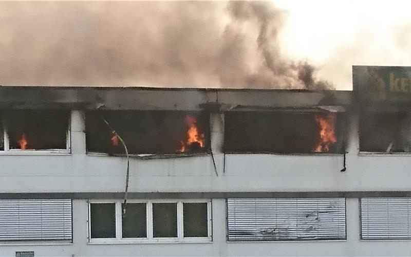 Großbrand in Herrenberg: Keine Verletzten Großbrand in Herrenberg: Keine Verletzten