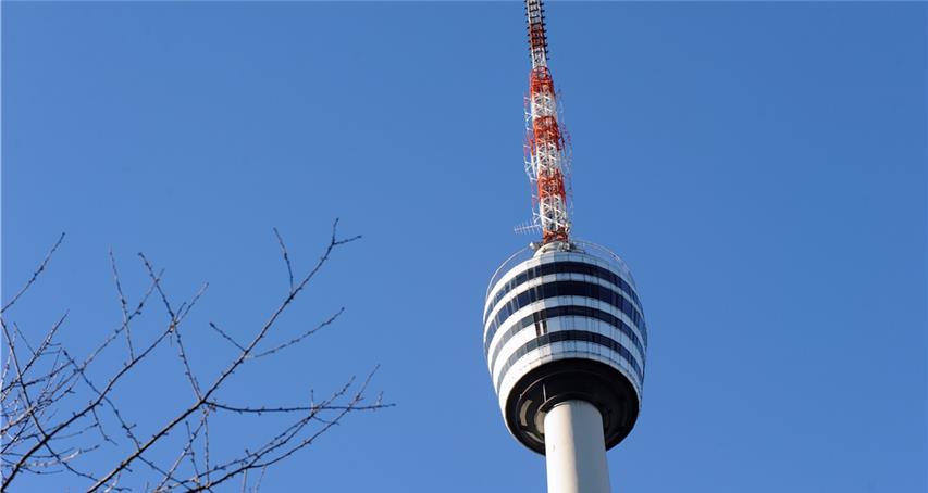 Rundumblick vom Stuttgarter Wahrzeichen 