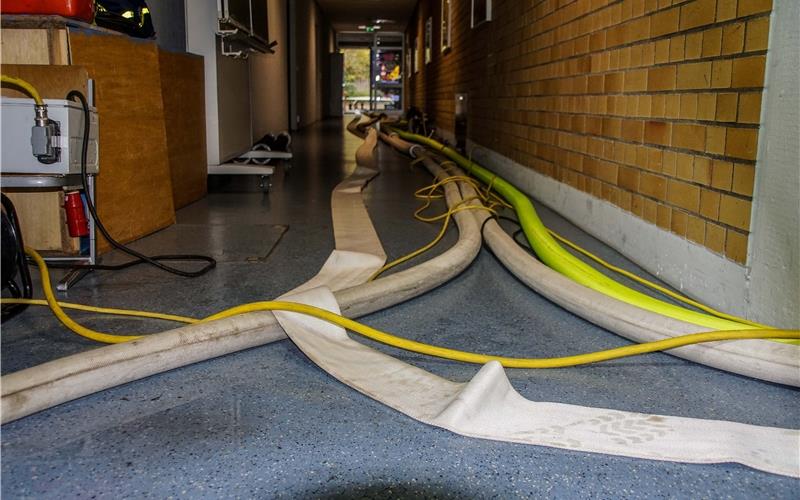 Kellerräume der Winterhaldenschule stehen komplett unter Wasser 