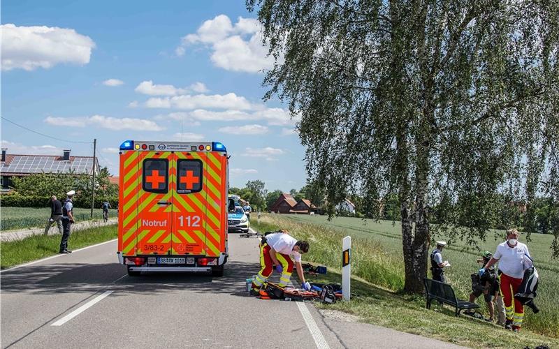 Radfahrerin nach Unfall ins Krankenhaus geflogen