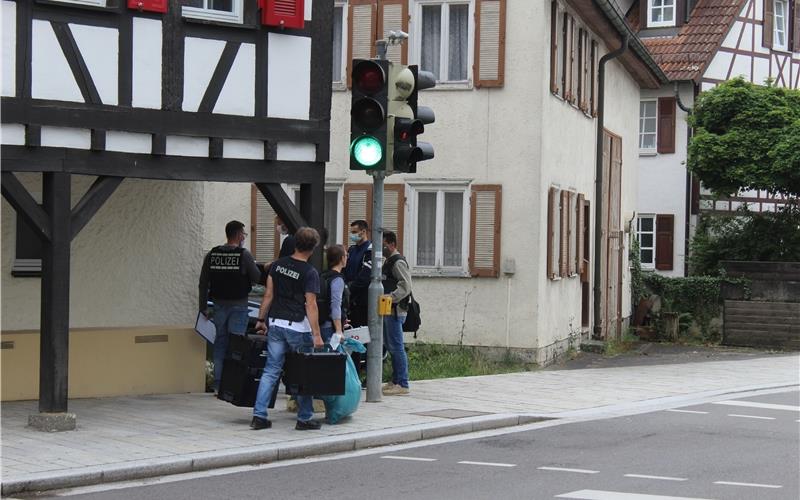 Polizei findet Tote und Schwerverletzten Polizei findet Tote und Schwerverletzten
